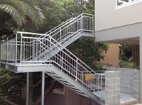 Qual é a diferença entre stairs e staircase ?